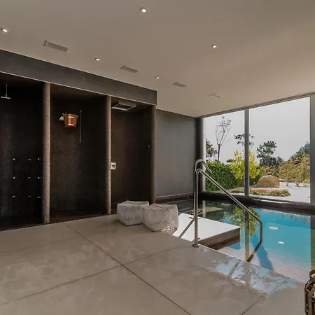 Theedgebythesea Coral